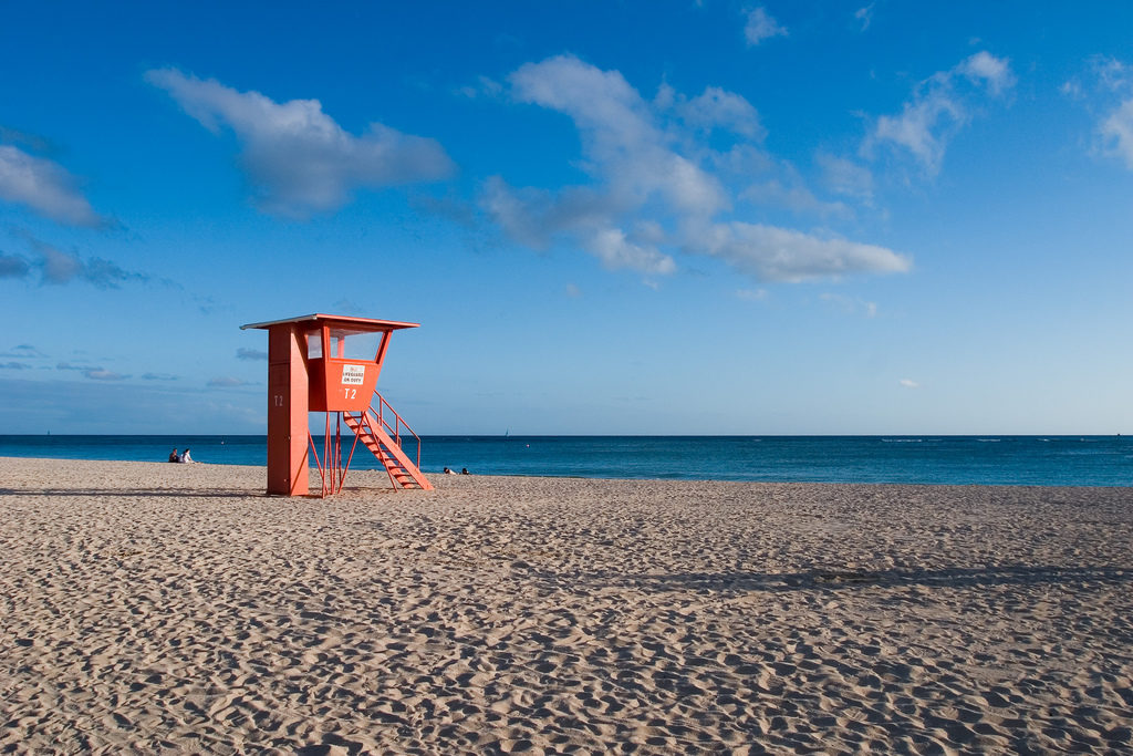 Quiet Hawaii beach with a lifeguard tower